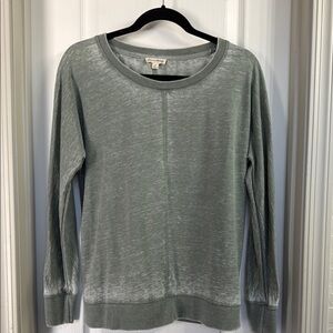 Jane and Delaney  Long Sleeve Sweatshirt Size M